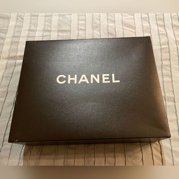 CHANEL Reissue Flap Bag Quilted Metallic Aged Calfskin 2.55 - Picture 17 of 17